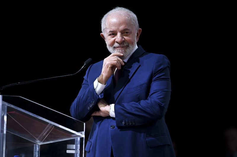 Estratégia de campanha? Lula anuncia aumento do Bolsa Família e promete canetas emagrecedoras no SUS