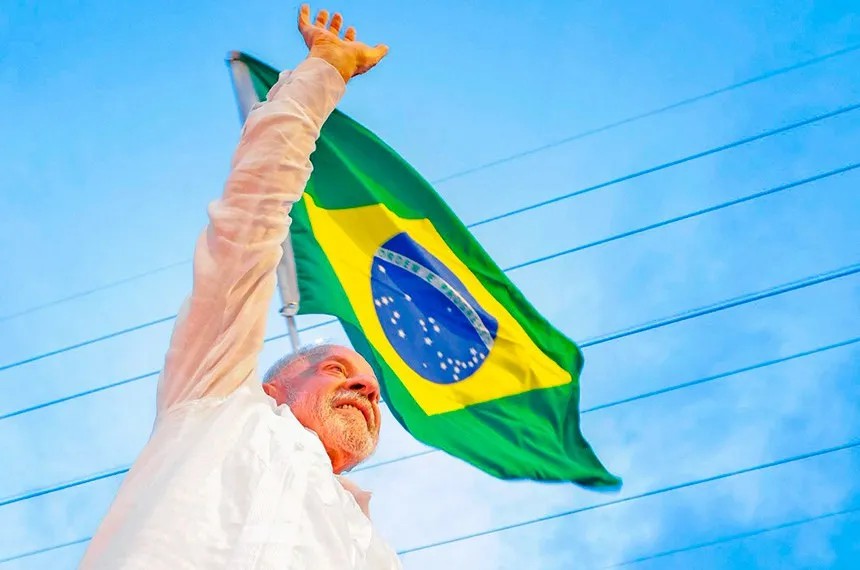 Lula é reeleito presidente com 51,79% dos votos válidos