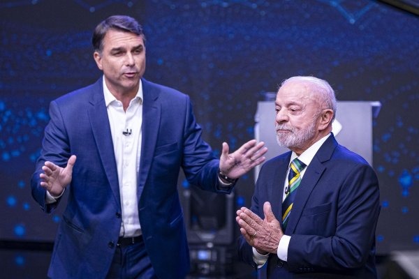 Três pesquisas divulgadas nesta segunda mostram Flávio à frente nos votos válidos; disputa segue apertada