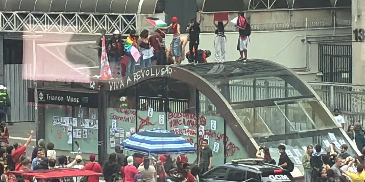 Manifestação ou vandalismo? Ato pró-Lula na Paulista termina com tumulto, pichações e denúncias